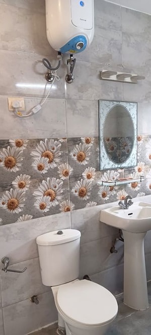 Bathroom in 3.5 BHK Builder Floor at Ardee City Palm Grove Heights, Sector 52 – for Rent
