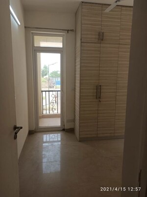 Room in 3.5 BHK Builder Floor at Ardee City Palm Grove Heights, Sector 52 – for Rent
