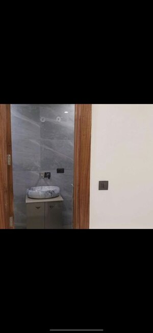 Room in 4 BHK Builder Floor at BPTP Eden Estate, Sector 81 – for Rent