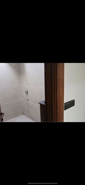 Room in 4 BHK Builder Floor at BPTP Eden Estate, Sector 81 – for Rent