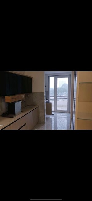 Room in 4 BHK Builder Floor at BPTP Eden Estate, Sector 81 – for Rent