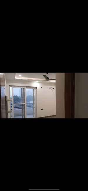 Room in 4 BHK Builder Floor at BPTP Eden Estate, Sector 81 – for Rent