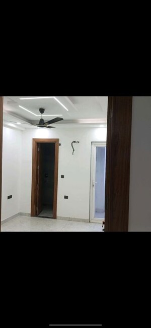 Building Lobby in 4 BHK Builder Floor at BPTP Eden Estate, Sector 81 – for Rent