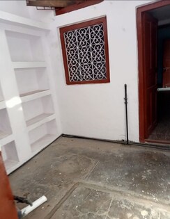 1 BHK + Study Room Villa For Rent in Aliganj