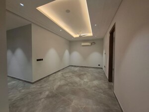 Room in 4 BHK Builder Floor at Emaar MGF Emerald Hills, Sector 65 – for Sale