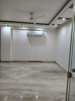 Room in 4 BHK Builder Floor at South Extension – for Rent