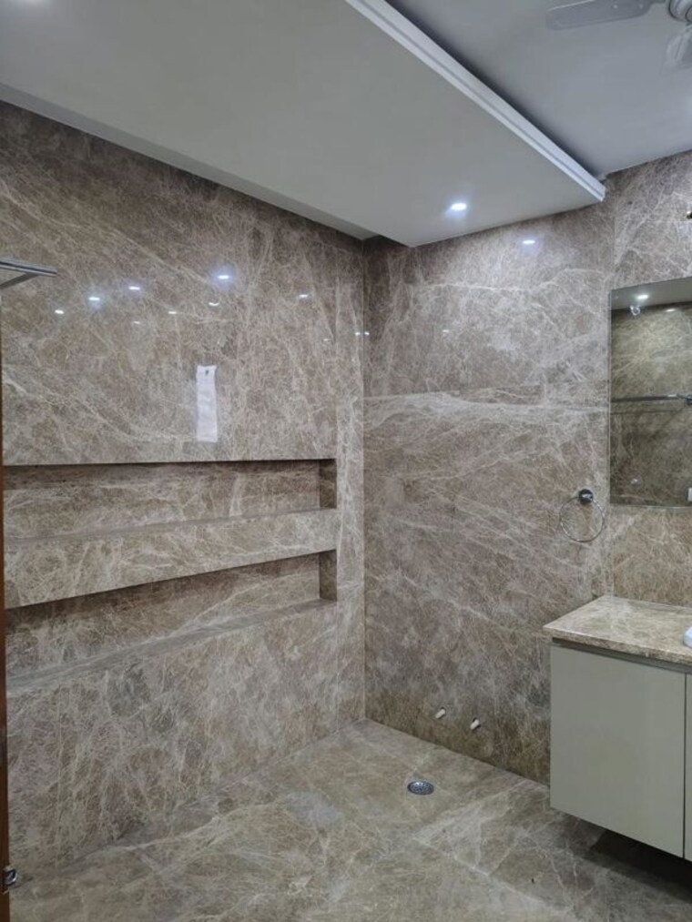 Bathroom, south extension 4 Bedroom 4000 Sq.Ft. Builder Floor In South Extension Delhi 10411954