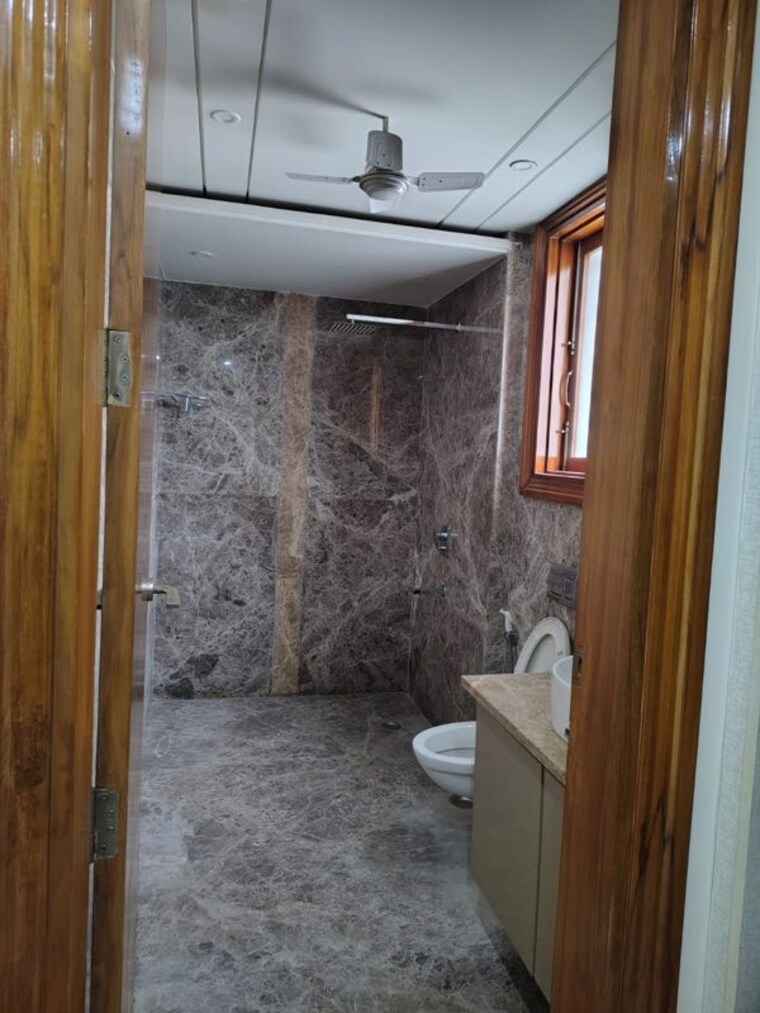Bathroom, south extension 4 Bedroom 4000 Sq.Ft. Builder Floor In South Extension Delhi 10411954