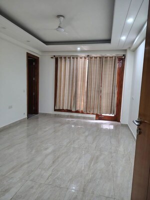 Room in 4 BHK Builder Floor at South Extension – for Rent