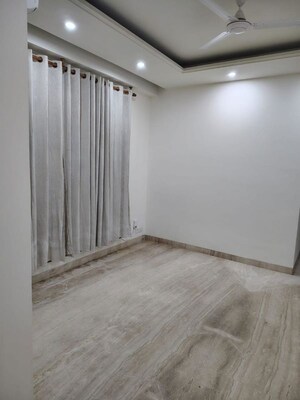 Room in 4 BHK Builder Floor at South Extension – for Rent