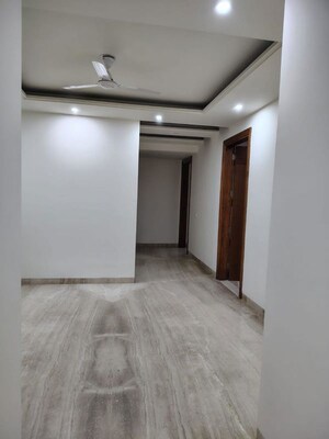 Room in 4 BHK Builder Floor at South Extension – for Rent