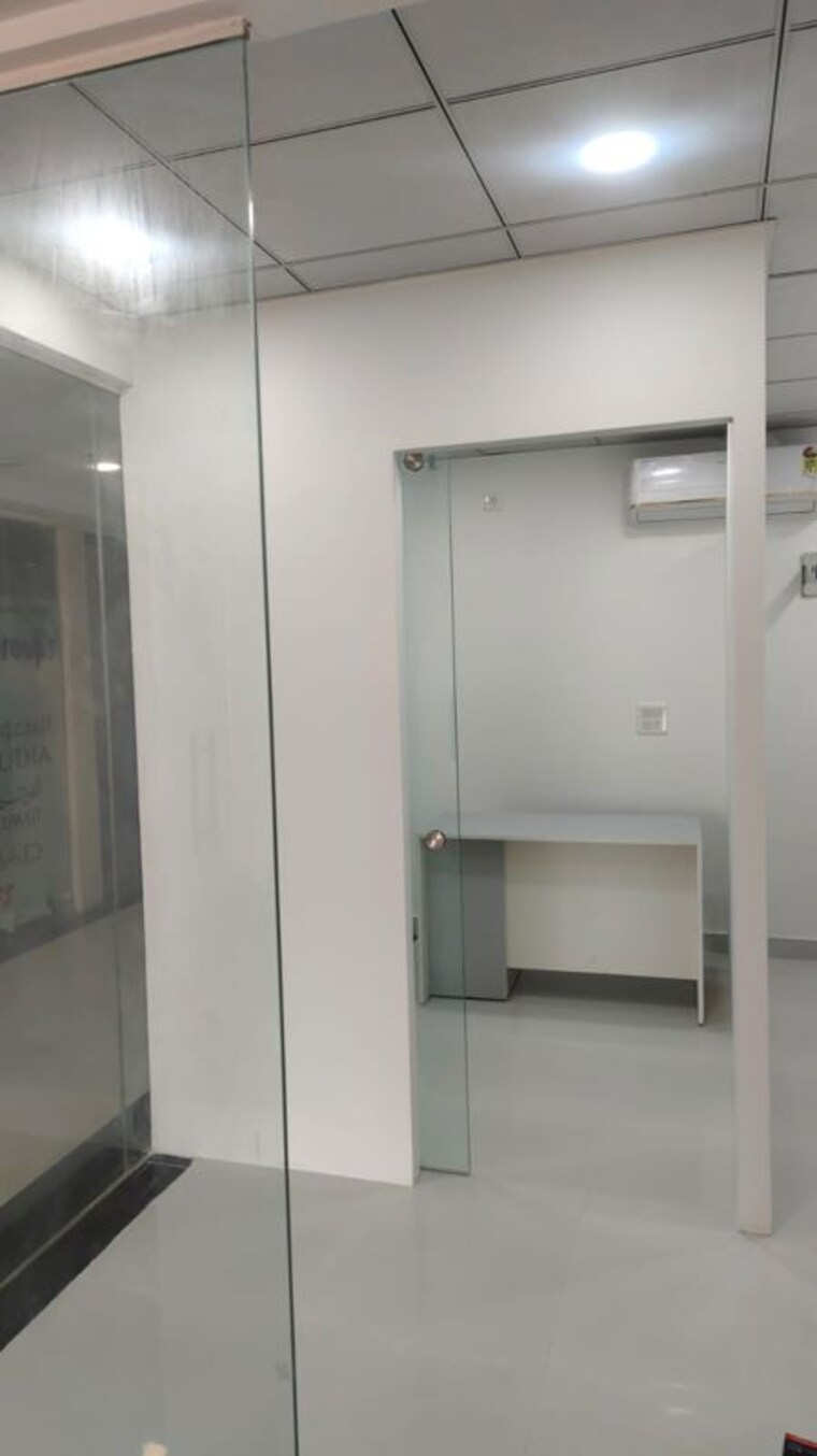 Bathroom, sector 62 Commercial Office Space 543 Sq.Ft. In Sector 62 Noida 10411962