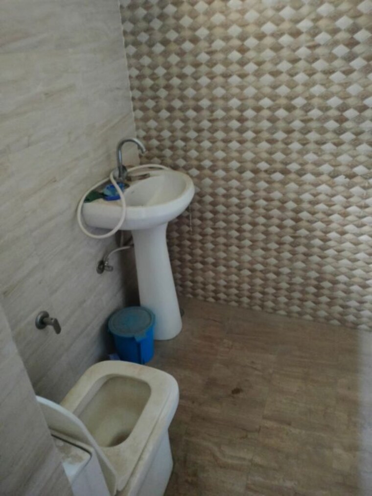 Bathroom, thakkarwal 3 Bedroom 1550 Sq.Ft. Apartment In Thakkarwal Ludhiana 10411965