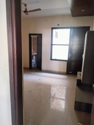 Room in 3 BHK Apartment at Thakkarwal – for Rent