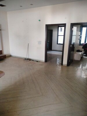 Room in 3 BHK Apartment at Thakkarwal – for Rent