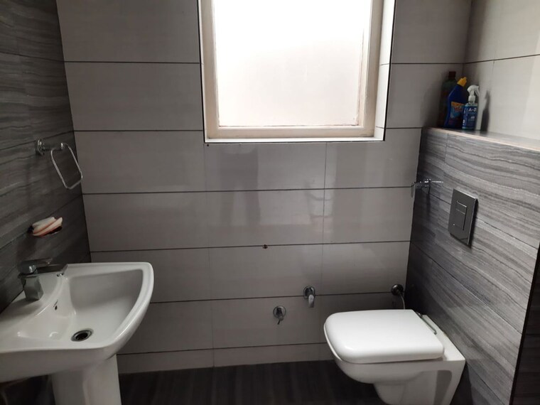 Bathroom, thakkarwal 3 Bedroom 1600 Sq.Ft. Apartment In Thakkarwal Ludhiana 10411975