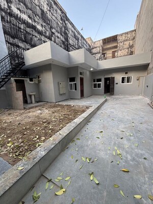3.5 BHK Villa – Exterior View View at Sector 72 - for Rent
