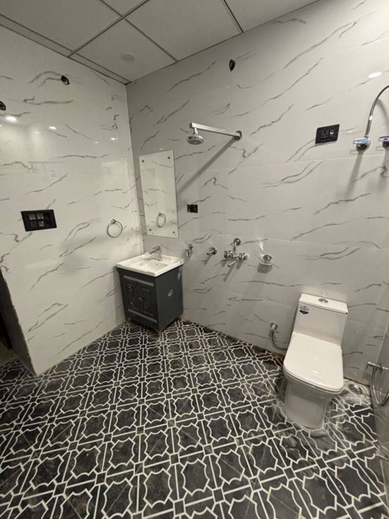 Team Area, sector 72 3.5 Bedroom 300 Sq.Mt. Villa In Sector 72 Noida 10411946