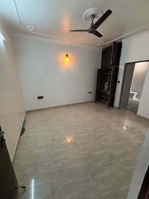 Room in 3.5 BHK Villa at Sector 72 – for Rent