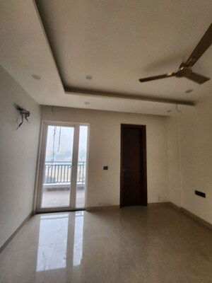 Room in 4 BHK Builder Floor at Sector 81 – for Rent