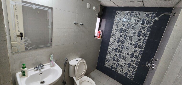Bathroom, kiara-residency 2 Bedroom 1650 Sq.Ft. Apartment In Sushant Golf City Lucknow 10411983