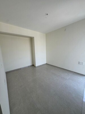Room in 2 BHK Apartment at Damji Shamji Mahavir Spring Tulip Phase 1, Pokhran Road No Two – for Rent