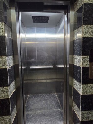 Bathroom in 1 BHK Builder Floor at Sector 46 – for Rent