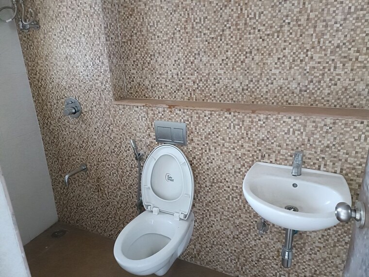 Bathroom, lodha-palava-city 1 Bedroom 444 Sq.Ft. Apartment In Dombivli East Thane 10409756