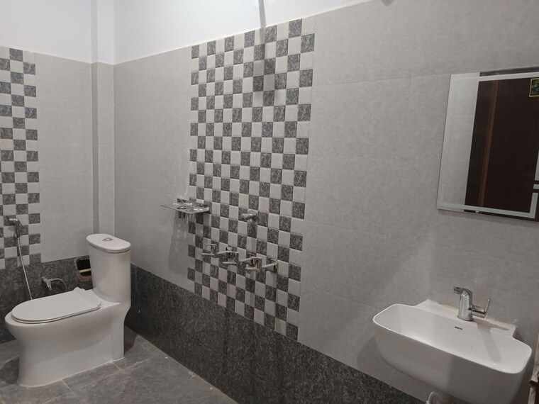 Bathroom, ahmamau 1.5 Bedroom 1400 Sq.Ft. Independent House In Ahmamau Lucknow 10384011