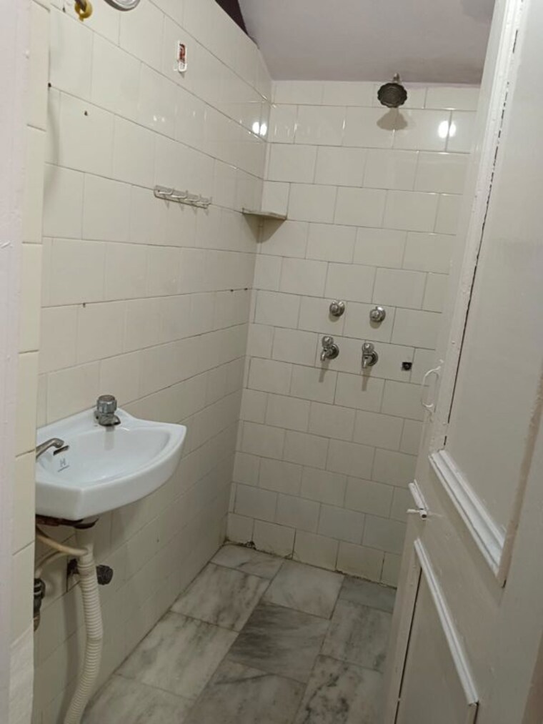 Bathroom, amar colony 1 Bedroom 765 Sq.Ft. Builder Floor In Amar Colony Delhi 10412026