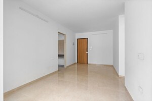 Room in 2 BHK Apartment at Dosti Greenscape, Hadapsar – for Sale