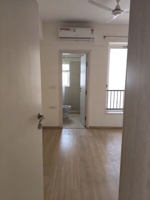 Room in 3 BHK Apartment at DLF Regal Gardens, Sector 90 – for Rent