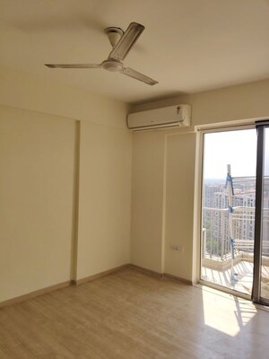 Room in 3 BHK Apartment at DLF Regal Gardens, Sector 90 – for Rent