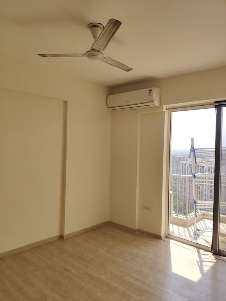 Room, dlf-regal-gardens 3 Bedroom 1750 Sq.Ft. Apartment In Sector 90 Gurgaon 10412064