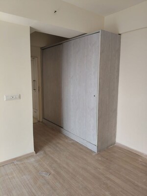 Room in 3 BHK Apartment at DLF Regal Gardens, Sector 90 – for Rent