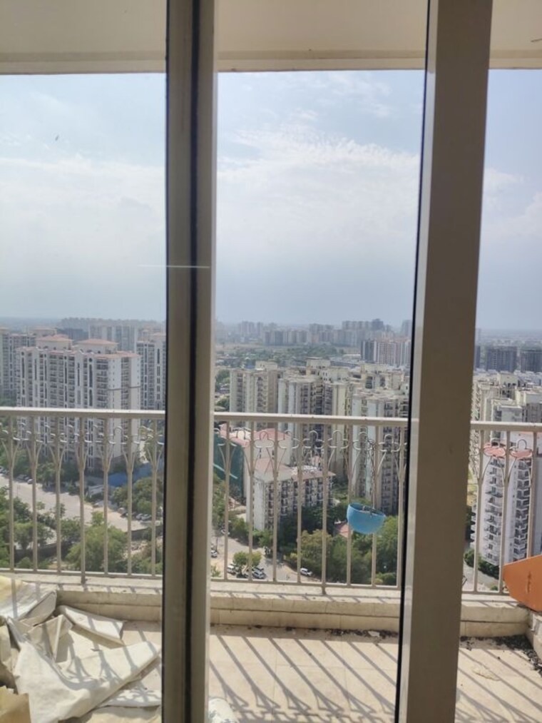 Swimming Pool, dlf-regal-gardens 3 Bedroom 1750 Sq.Ft. Apartment In Sector 90 Gurgaon 10412064