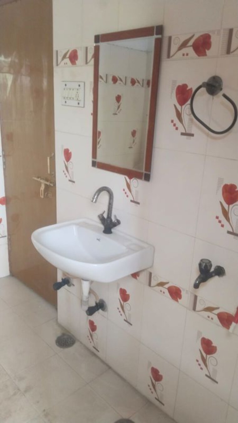 Bathroom, gomti nagar 1 RK 500 Sq.Ft. Builder Floor In Gomti Nagar Lucknow 10412094
