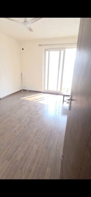 Room in 3 BHK Apartment at BPTP Discovery Park, Sector 80 – for Rent