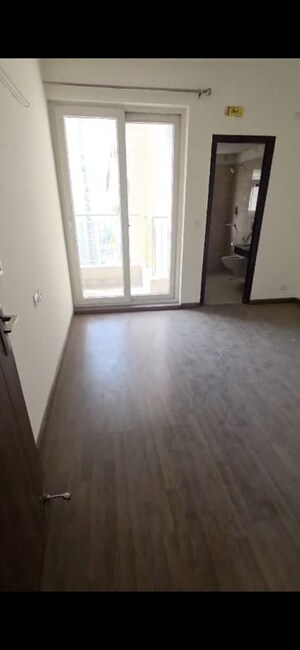 Room in 3 BHK Apartment at BPTP Discovery Park, Sector 80 – for Rent
