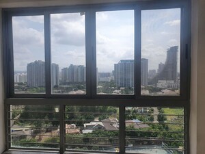 Room in 3.5 BHK Apartment at Amanora Future Towers, Hadapsar – for Rent