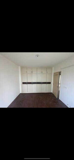 Room in 3.5 BHK Apartment at BPTP Park Grandeura, Sector 82 – for Rent