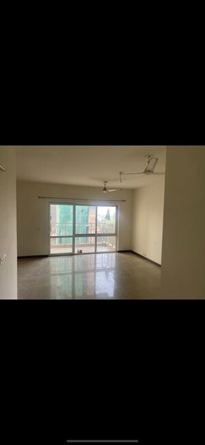 Room in 3.5 BHK Apartment at BPTP Park Grandeura, Sector 82 – for Rent