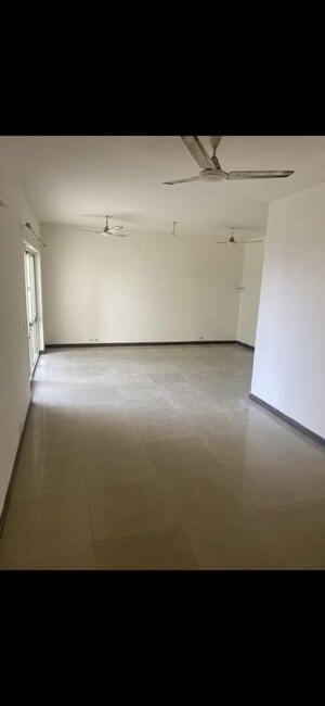 Room in 3.5 BHK Apartment at BPTP Park Grandeura, Sector 82 – for Rent