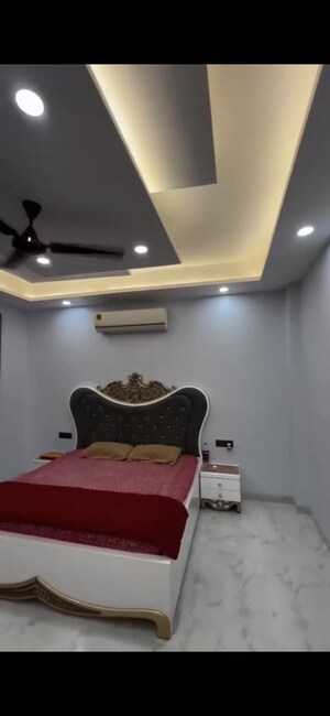 Team Area in 4 BHK Builder Floor at BPTP Parkland, Sector 75 – for Rent