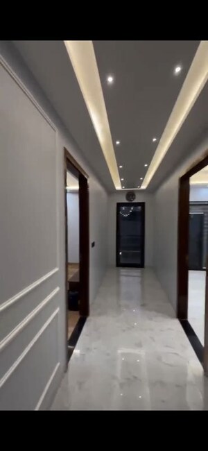 Building Lobby in 4 BHK Builder Floor at BPTP Parkland, Sector 75 – for Rent