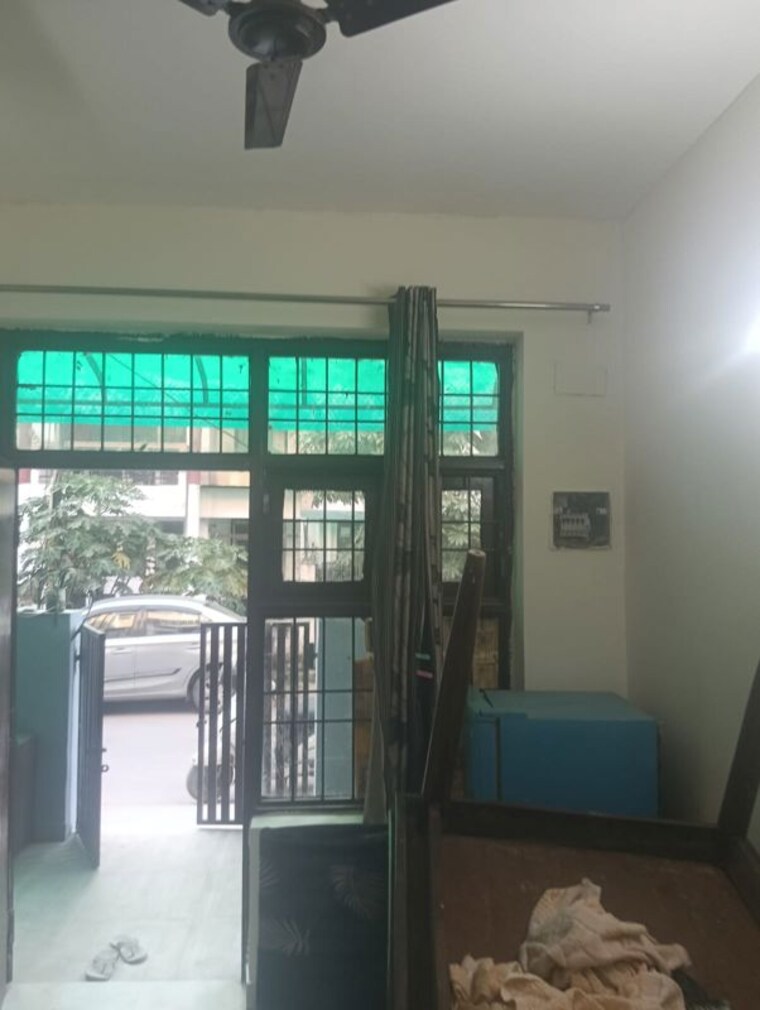 Room, sector 50 3 Bedroom 360 Sq.Mt. Builder Floor In Sector 50 Noida 10412199