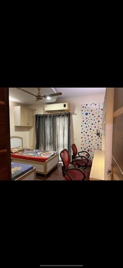 3.5 BHK + Servant Room,Study Room,Extra Room Apartment For Rent in BPTP Park Grandeura