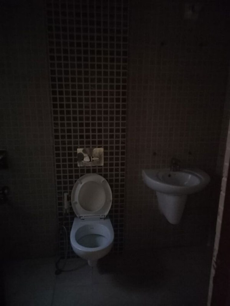 Bathroom, emami-city 3 Bedroom 1440 Sq.Ft. Apartment In Golpark Kolkata 10412193