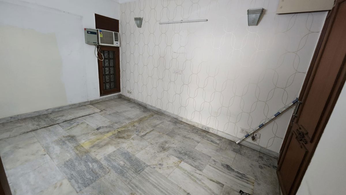 2 BHK + Store Room Builder Floor For Rent in Sector 50