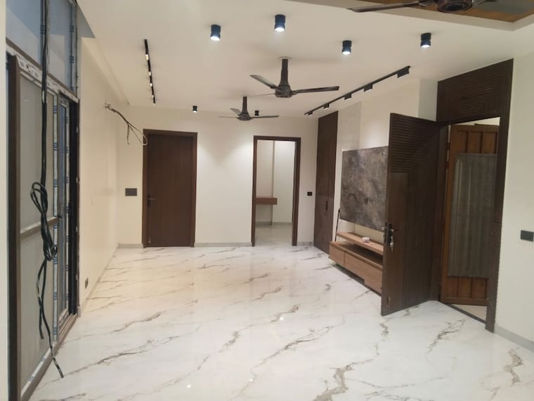 Room, sector 43 2 Bedroom 160 Sq.Yd. Builder Floor In Sector 43 Gurgaon 10412225
